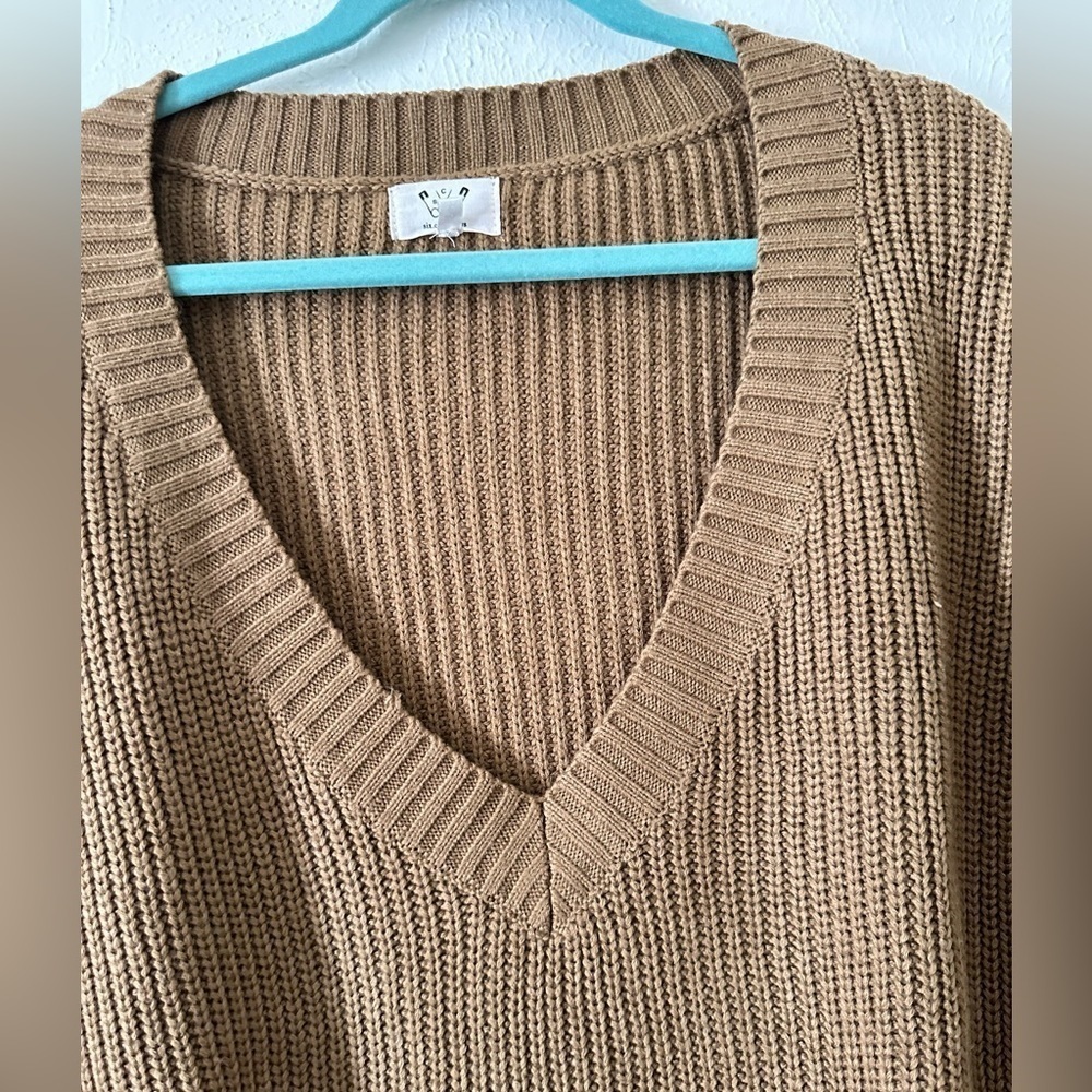 🌟SALE🌟 Six. Crisp. Days v-neck brown sweater size xs/s - Picture 6 of 7